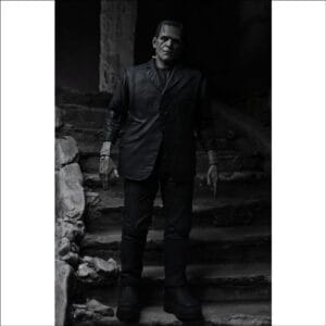 04805 Universal Monsters Ultimate Frankenstein (black-white)